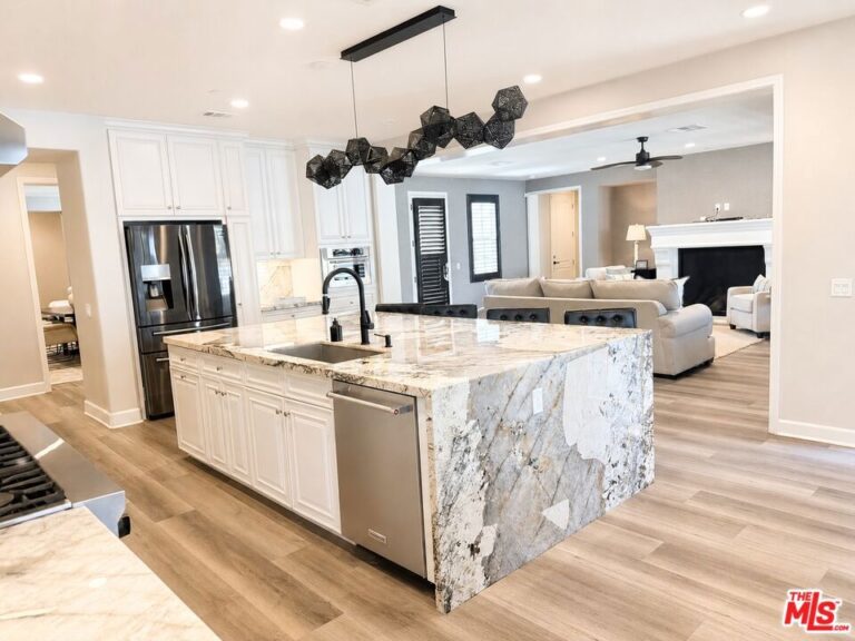 248 Snapdragon Lane, Glendora