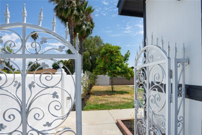 261 Las Brisas Circle, Pomona