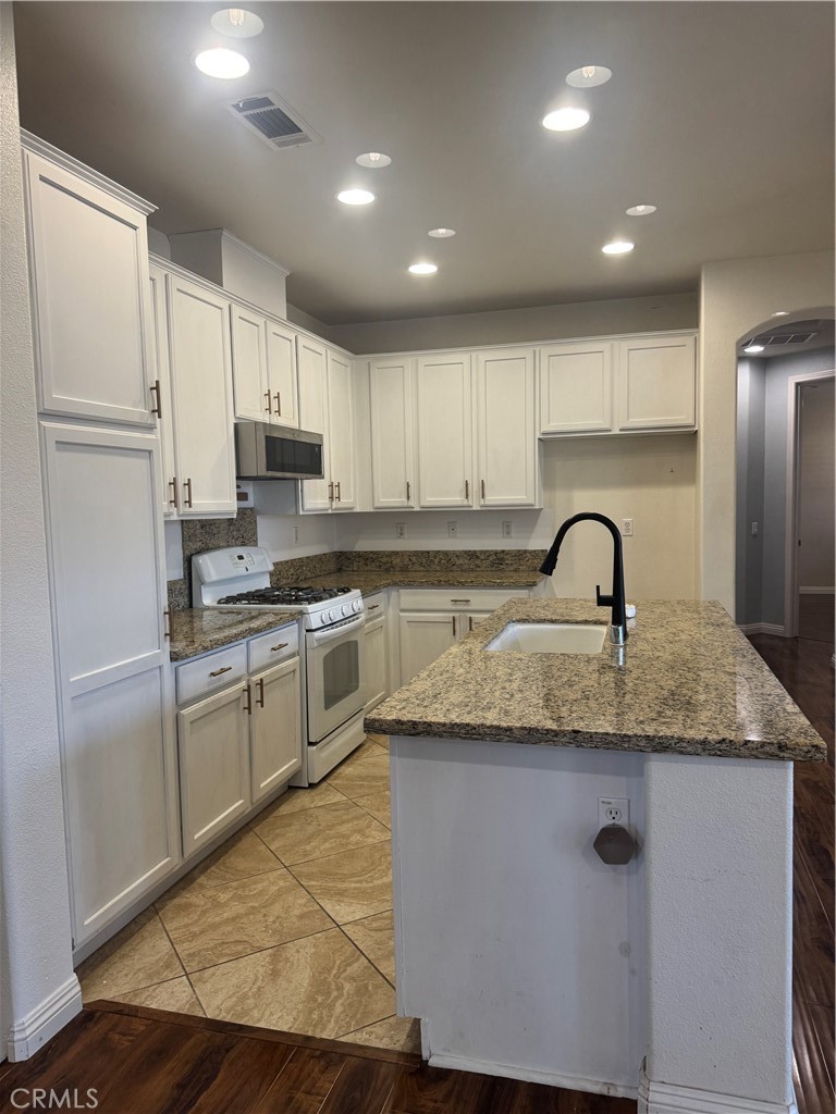 2750 E Oak Hill #12, Ontario