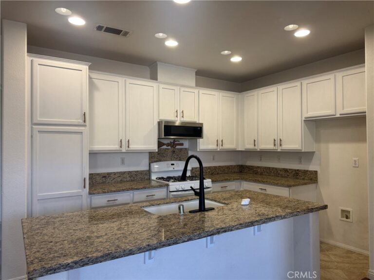 2750 E Oak Hill #12, Ontario