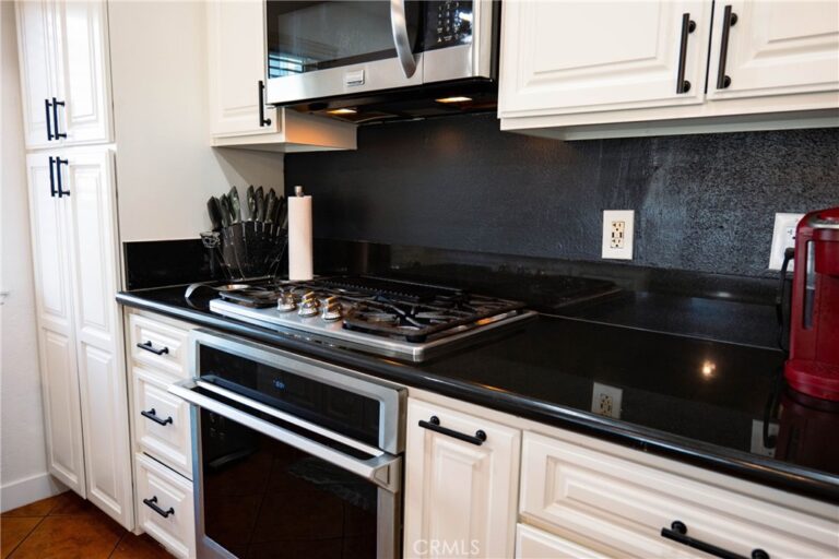 2852 E Walnut, Ontario