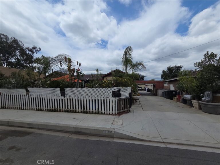 322 W Phillips, Ontario