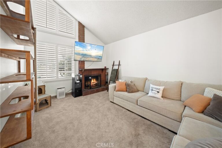 323 W Dawson Court, Glendora