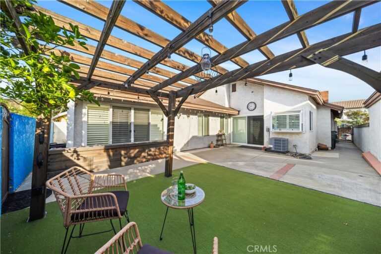 323 W Dawson Court, Glendora