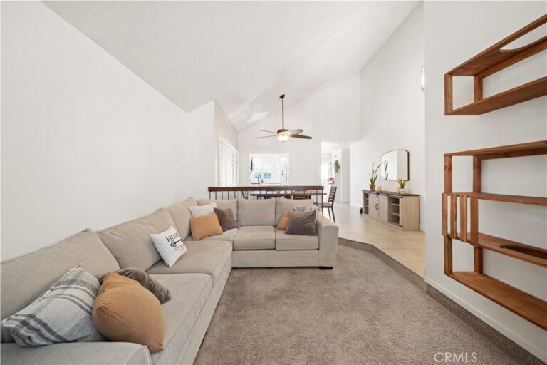 323 W Dawson Court, Glendora