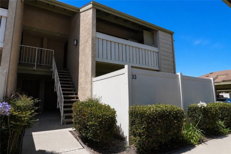 33 Town And Country, Pomona