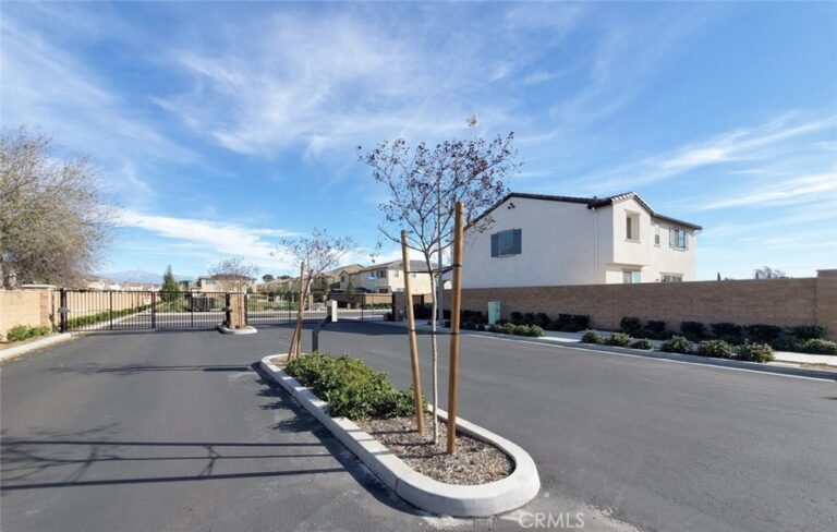 340 Lilly, Rialto