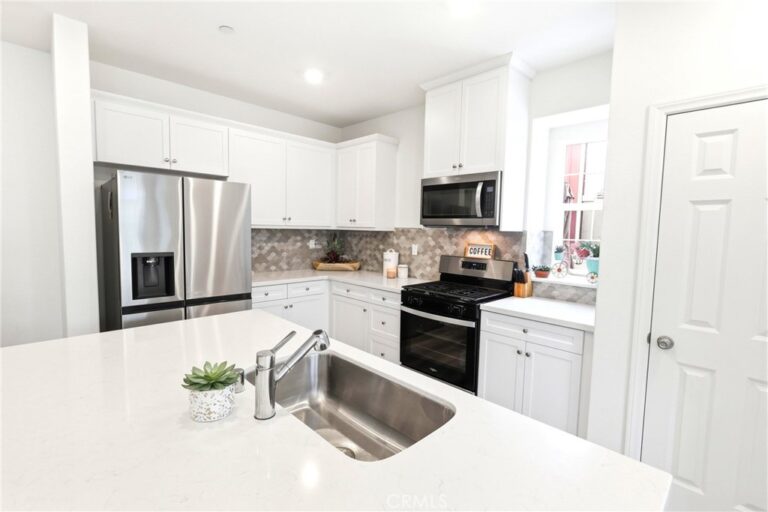 4005 E Carmel Privado Avenue, Ontario