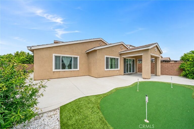 4048 E Groveland, Ontario