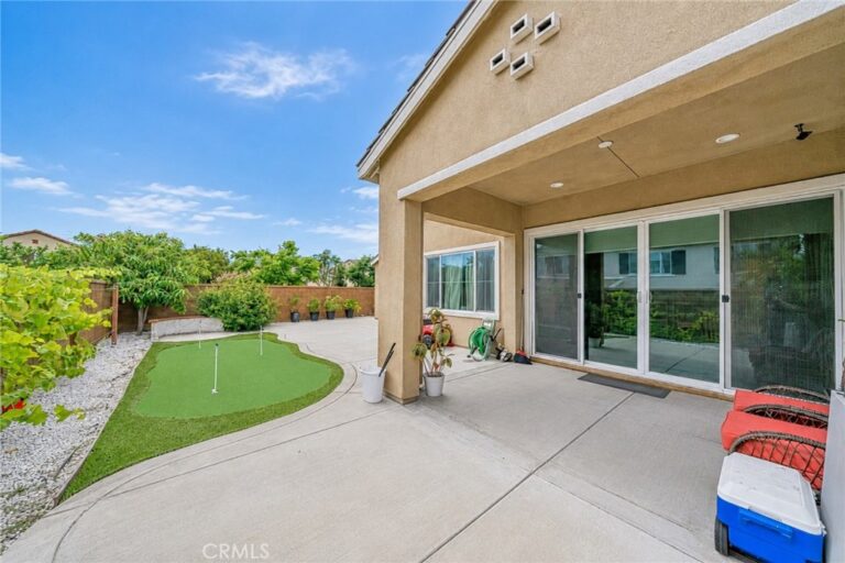 4048 E Groveland, Ontario