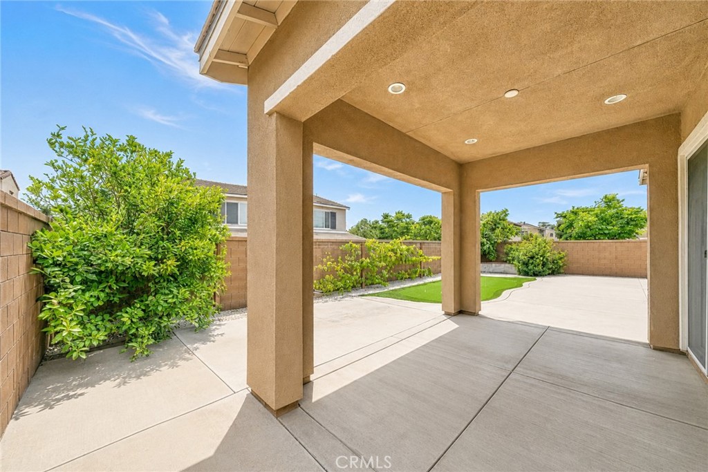4048 E Groveland, Ontario
