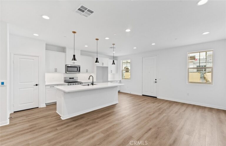 4243 East Honeybee Paseo, Ontario