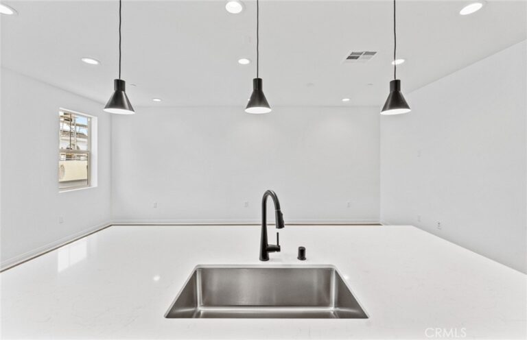 4243 East Honeybee Paseo, Ontario