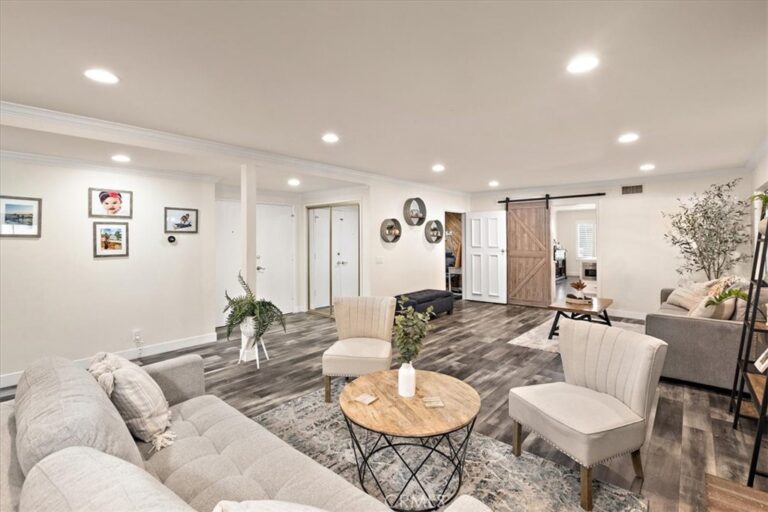 4248 Stone, La Verne