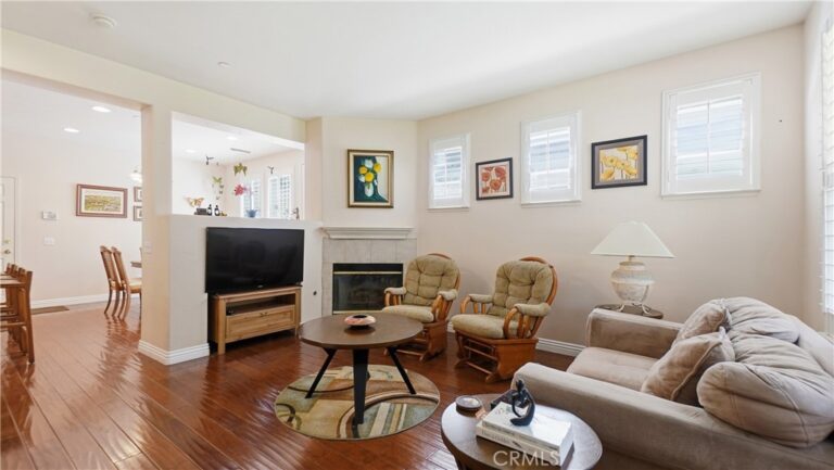 4257 Emerald, La Verne