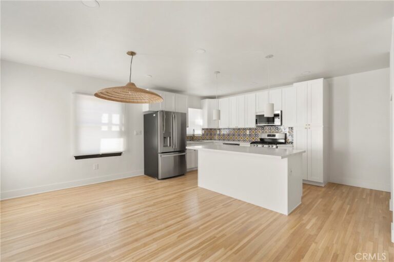 433 W Arrow, Claremont