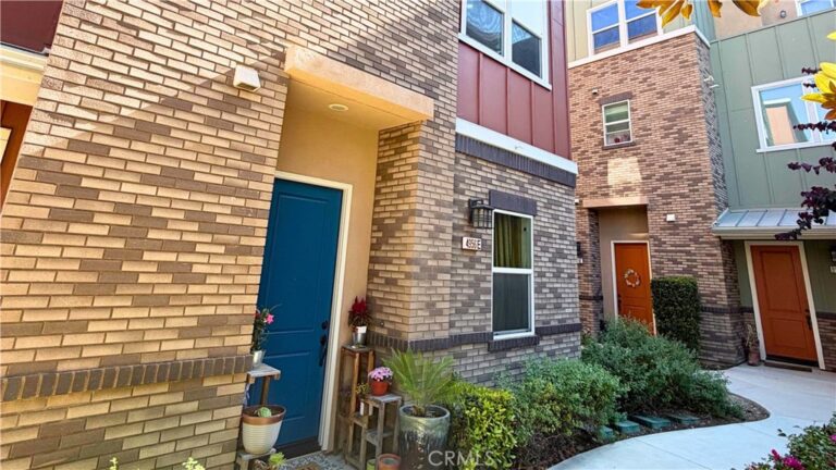 4956 Willow #E, Montclair