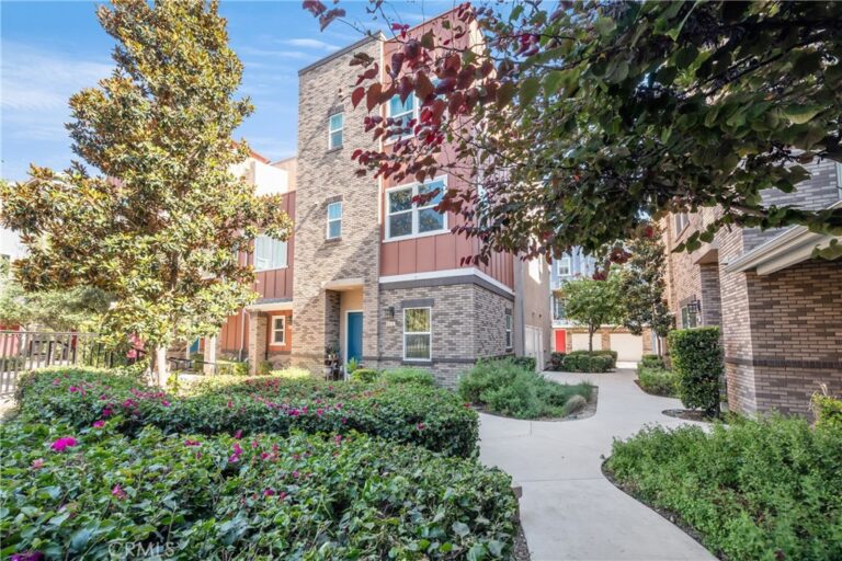 4956 Willow #E, Montclair