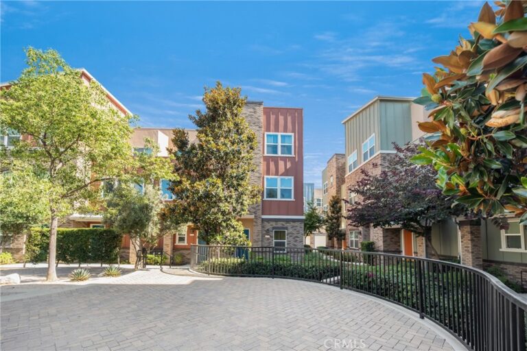 4956 Willow #E, Montclair
