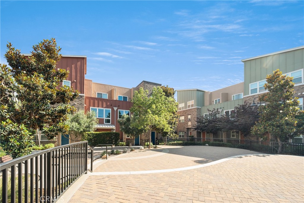 4956 Willow #E, Montclair