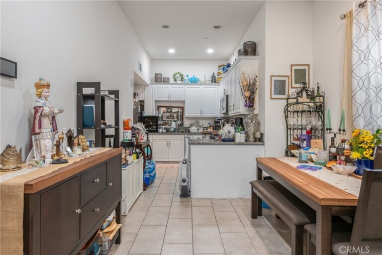 4956 Willow #E, Montclair