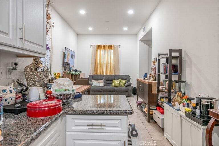 4956 Willow #E, Montclair