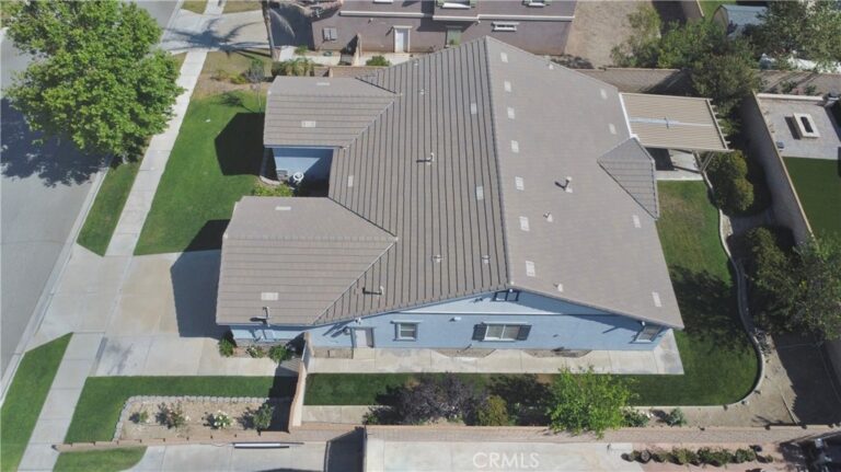 4964 Thornberry, Fontana