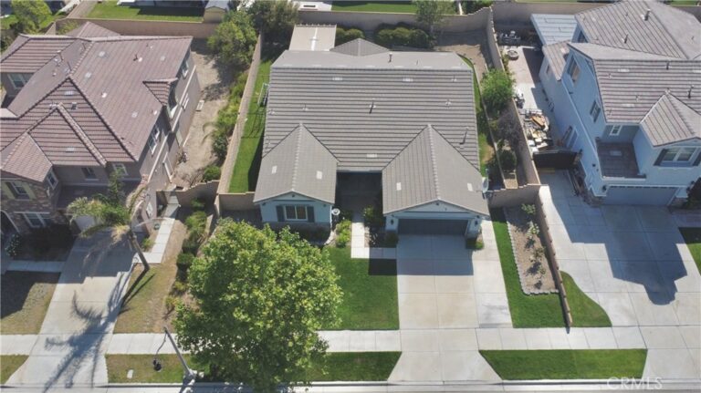 4964 Thornberry, Fontana