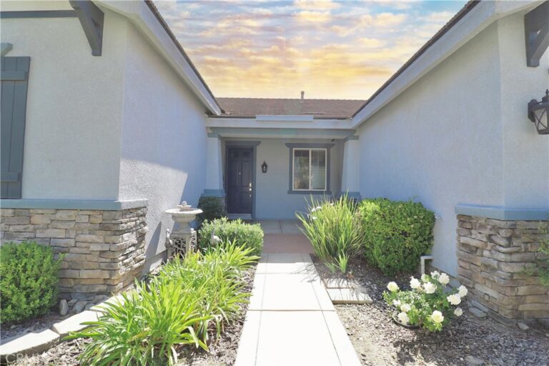 4964 Thornberry, Fontana