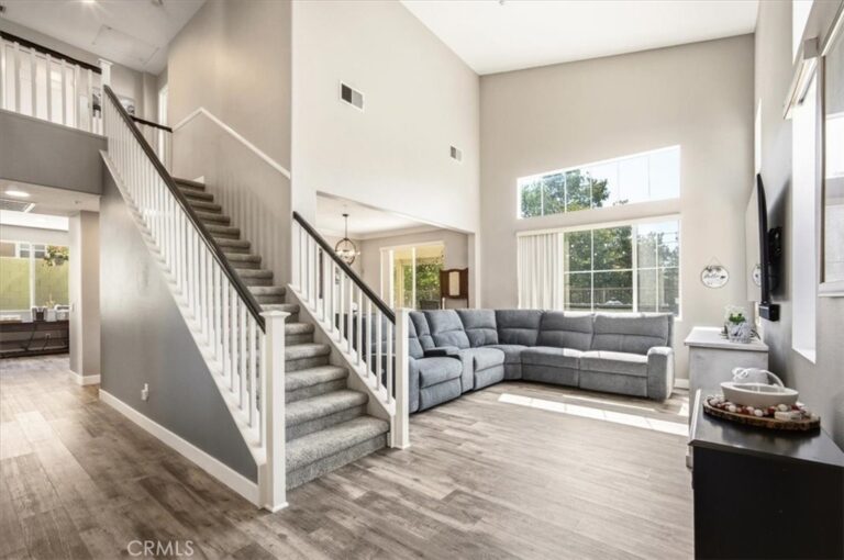 5065 Columbia, Fontana