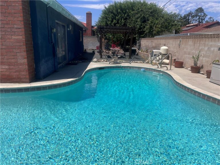 543 N Pampas, Rialto