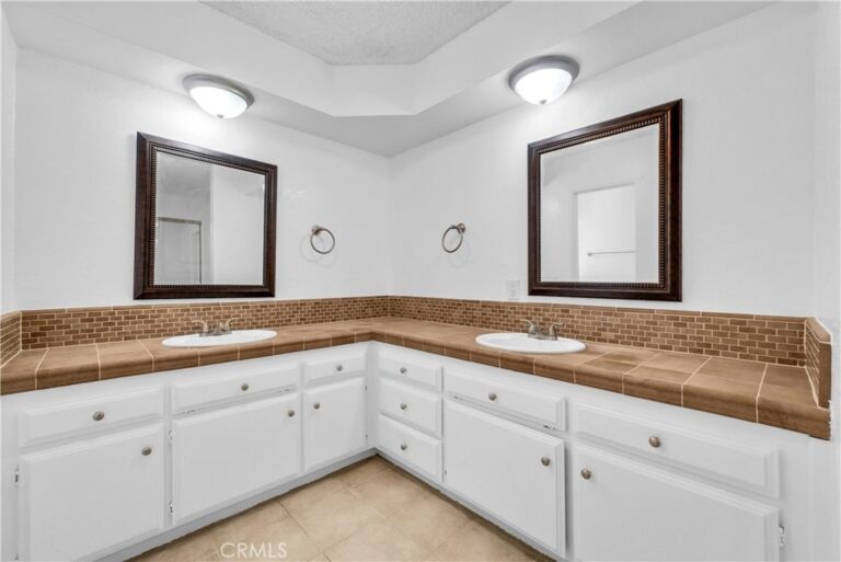 553 E Home, Rialto
