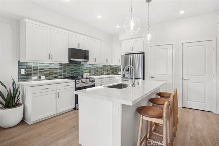 555 Gregory Way, Glendora