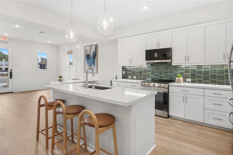 555 Gregory Way, Glendora