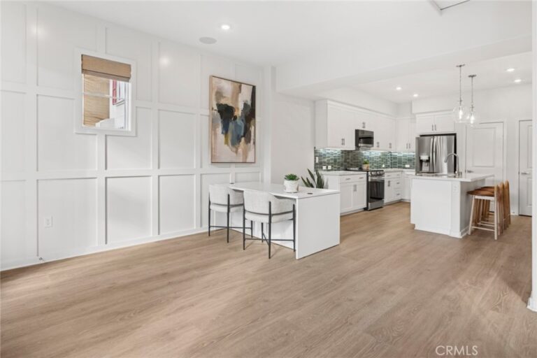 555 Gregory Way, Glendora