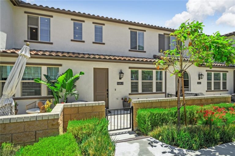 5604 Altamura #3, Fontana