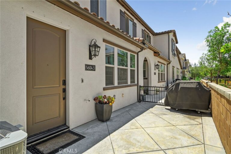 5604 Altamura #3, Fontana