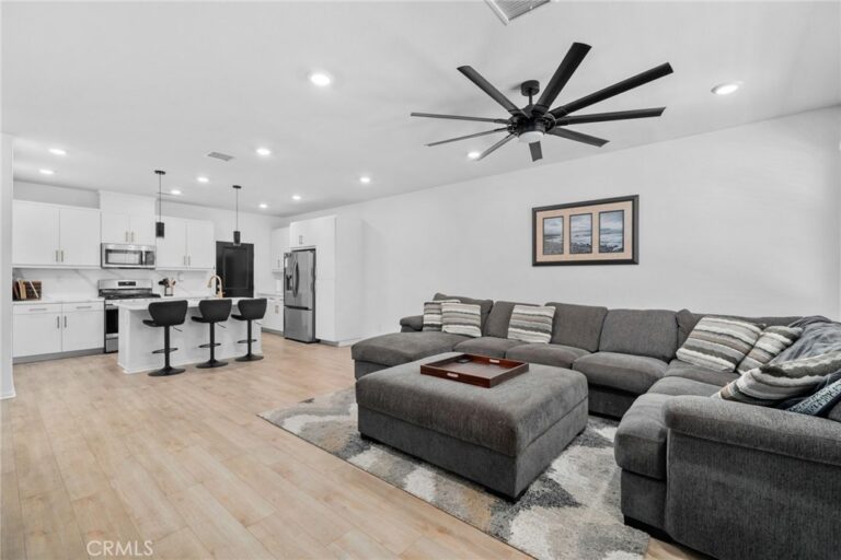 5604 Altamura #3, Fontana