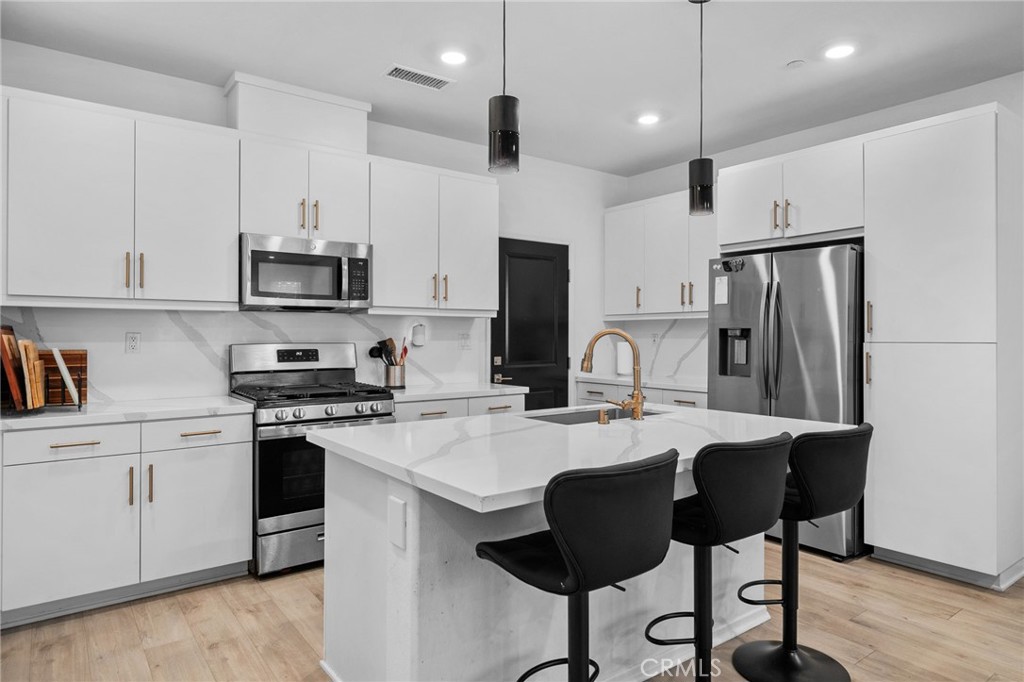 5604 Altamura #3, Fontana
