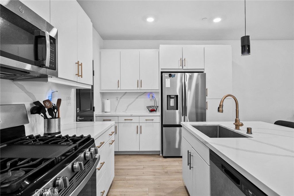 5604 Altamura #3, Fontana
