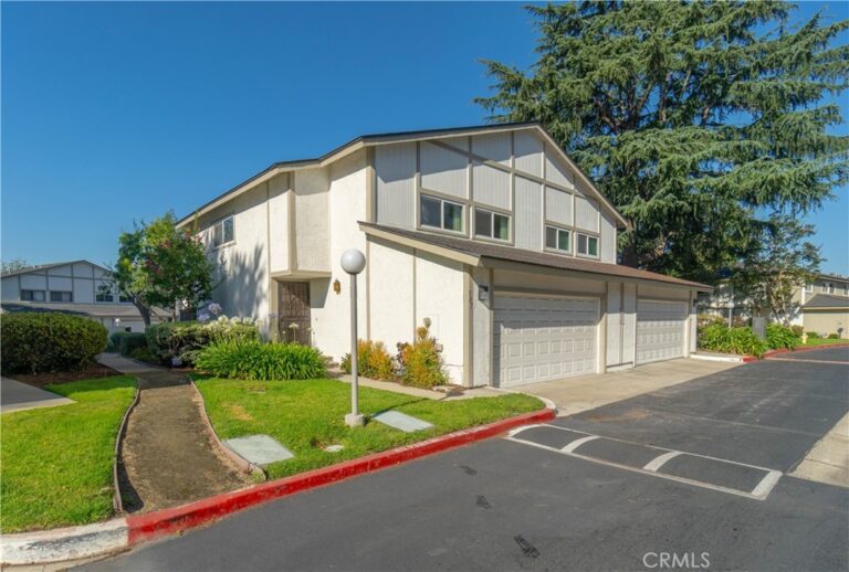 587 S College, Claremont