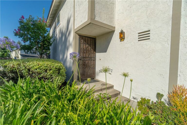 587 S College, Claremont