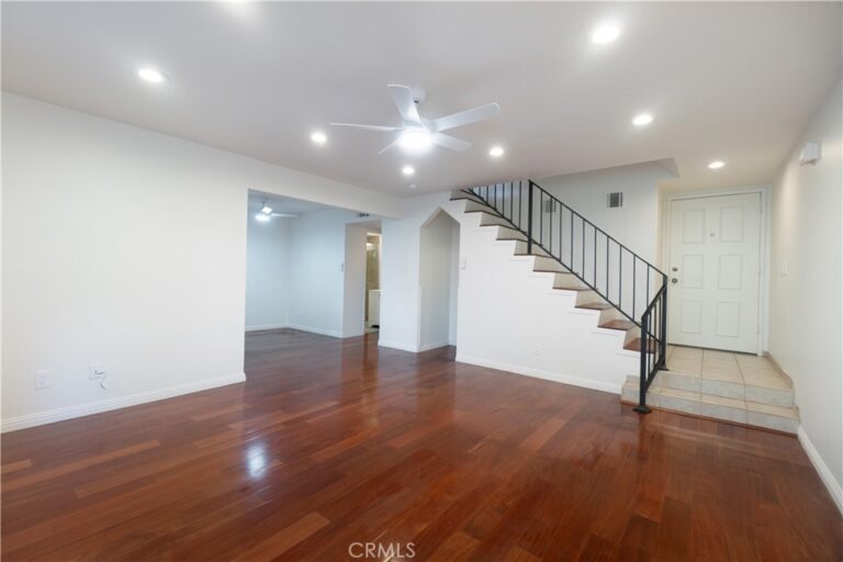 587 S College, Claremont