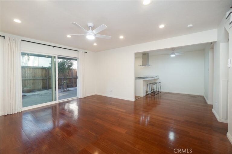 587 S College, Claremont