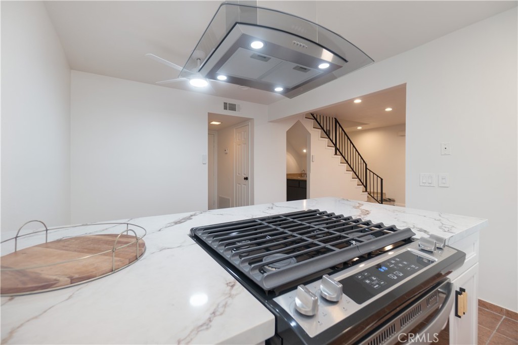 587 S College, Claremont
