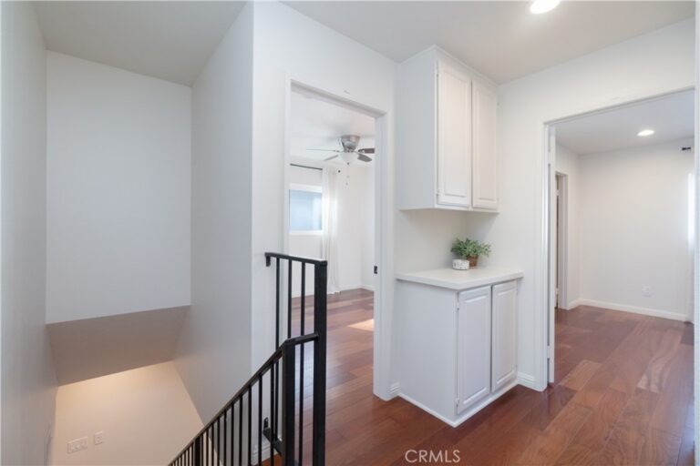 587 S College, Claremont
