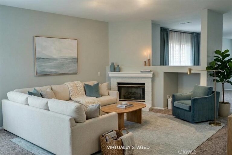 6061 La Costa, Fontana