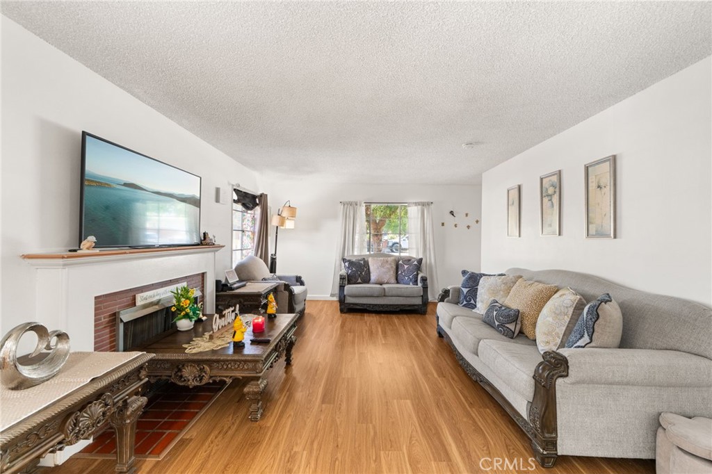 616 E Sixth St, Ontario