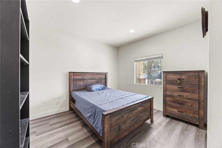 7065 Sweetleaf, Fontana