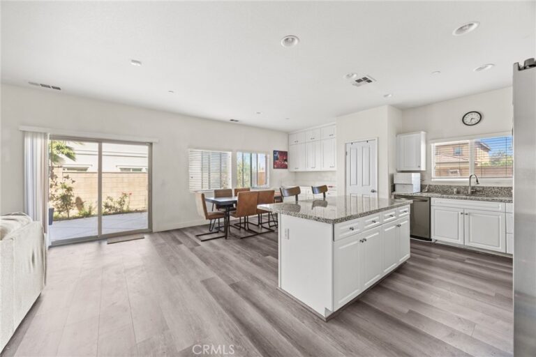 7065 Sweetleaf, Fontana